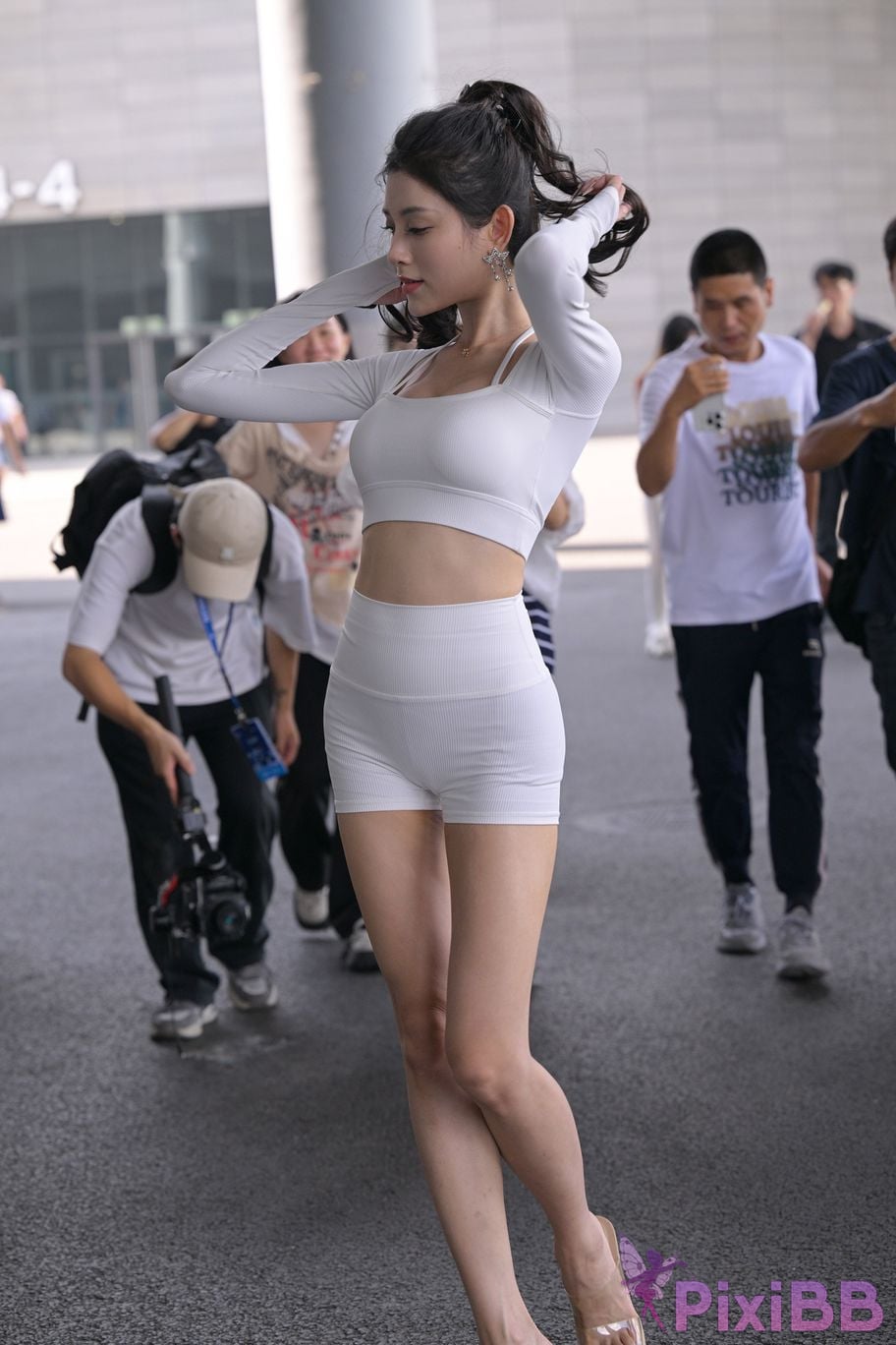 Featured Street Photography Works No.5627 Tight white hot pants PixiBB.COM 112