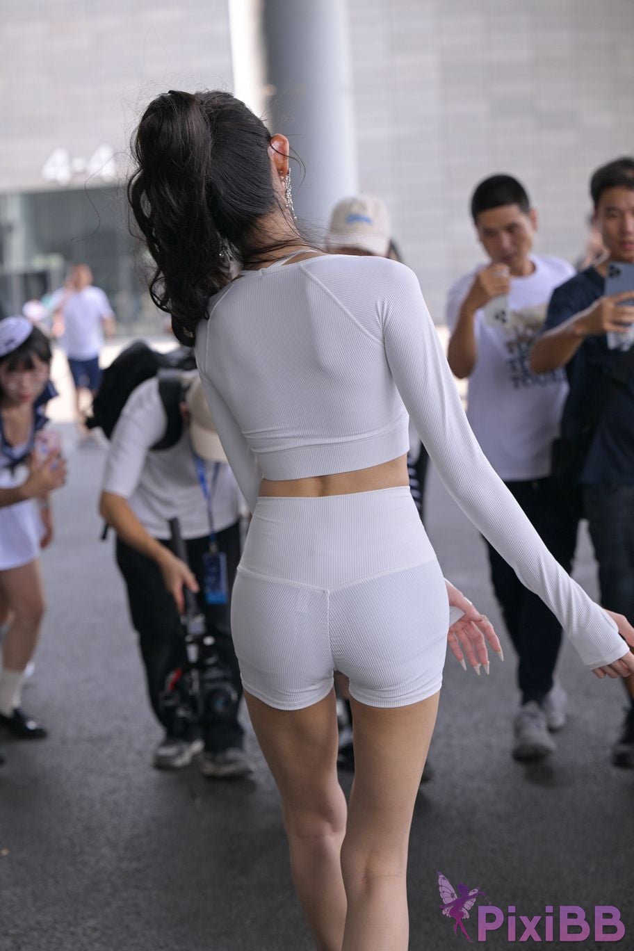 Featured Street Photography Works No.5627 Tight white hot pants PixiBB.COM 113