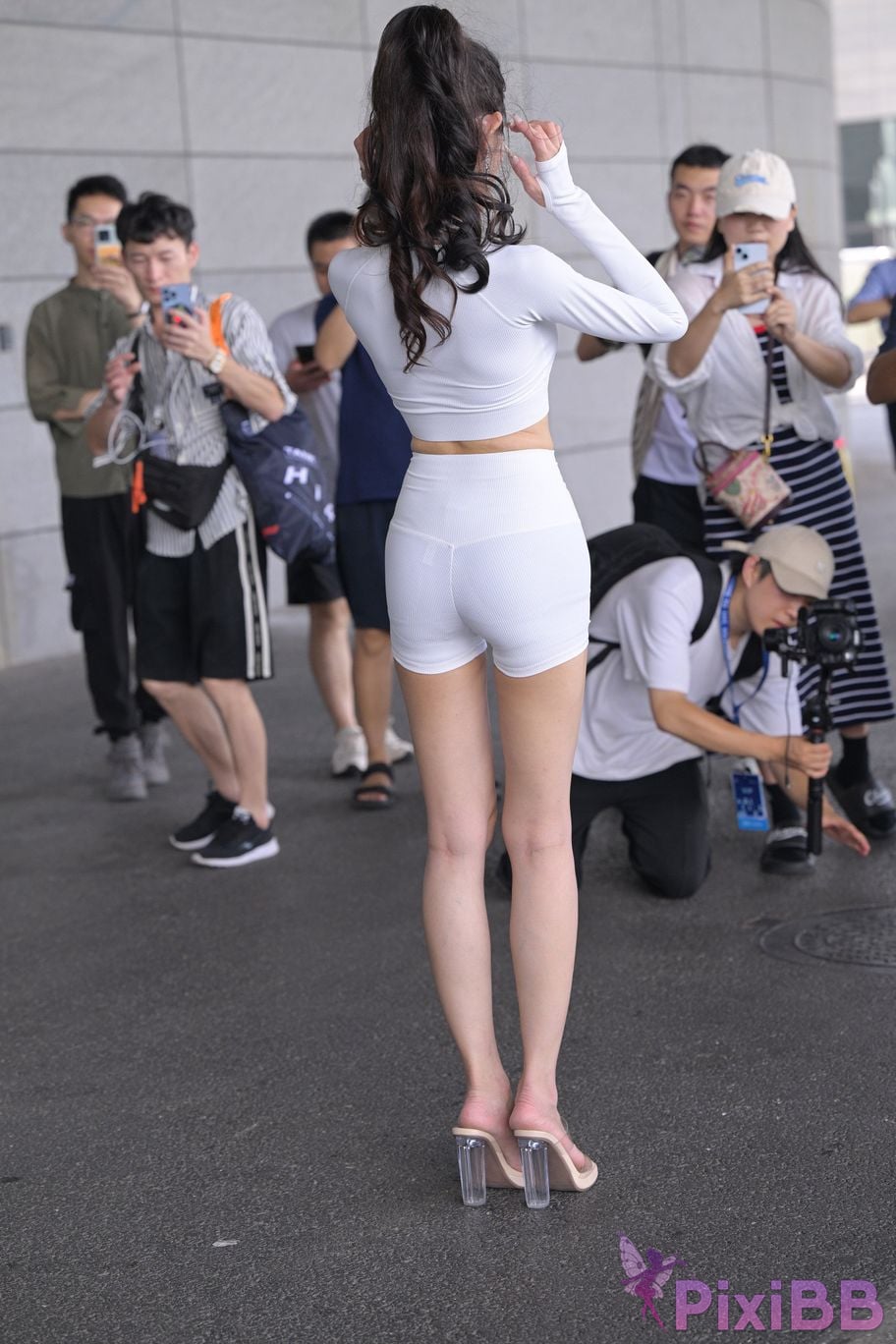 Featured Street Photography Works No.5627 Tight white hot pants PixiBB.COM 127