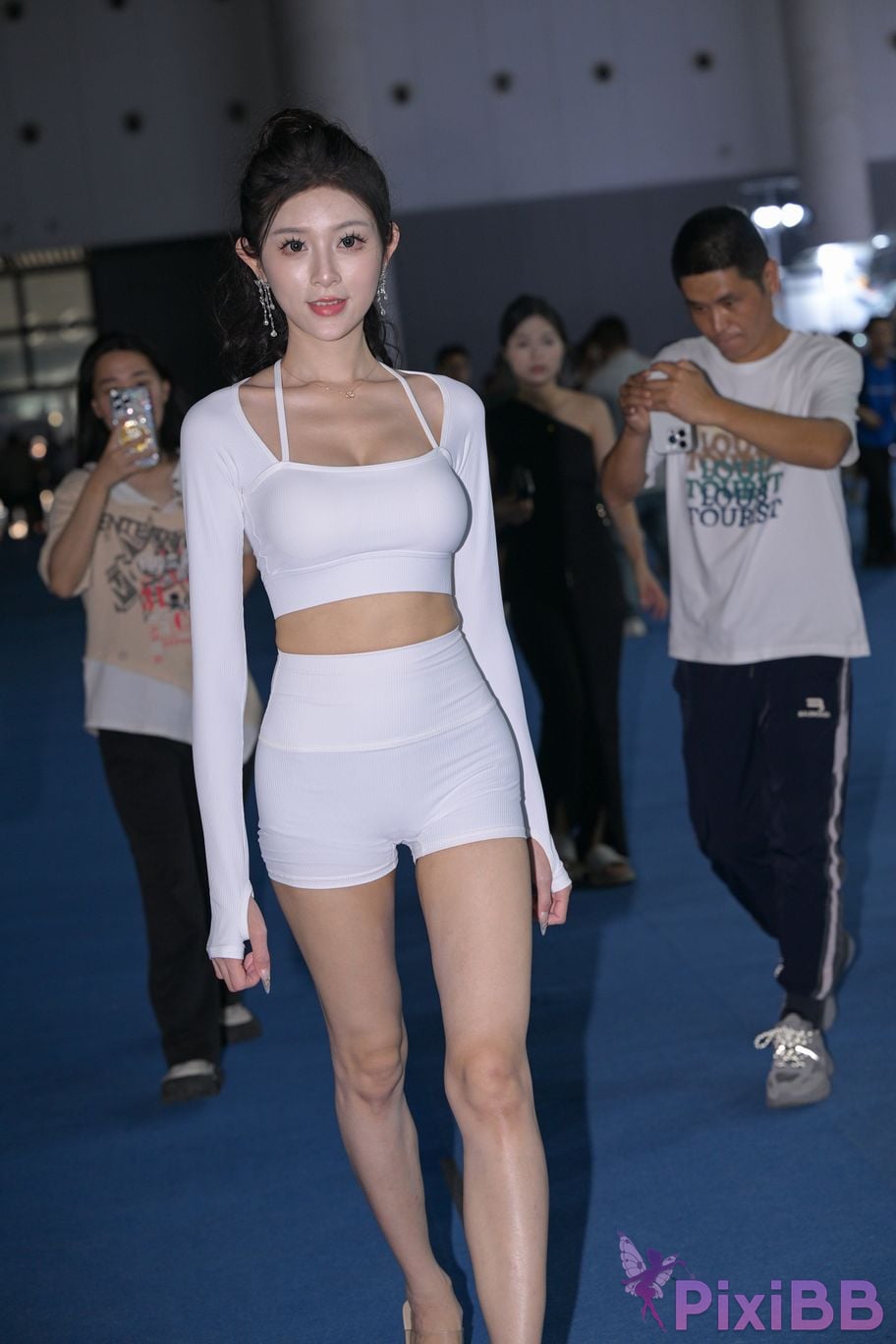 Featured Street Photography Works No.5627 Tight white hot pants PixiBB.COM 201