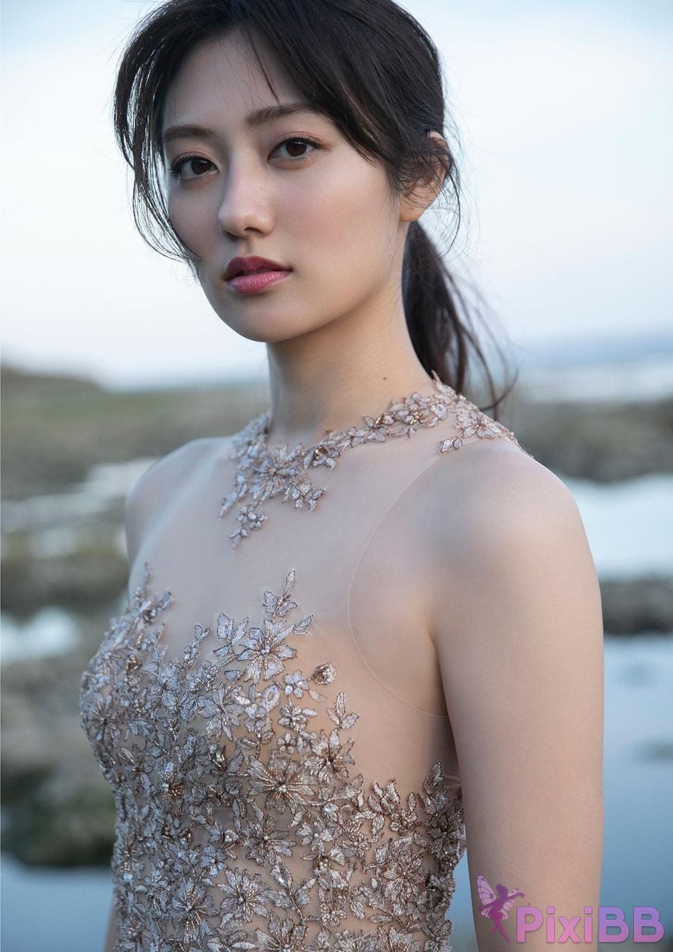 Japanese Idol Okuyama Kazusa Brilliant Body Spisan gravure photo book PixiBB.COM 010