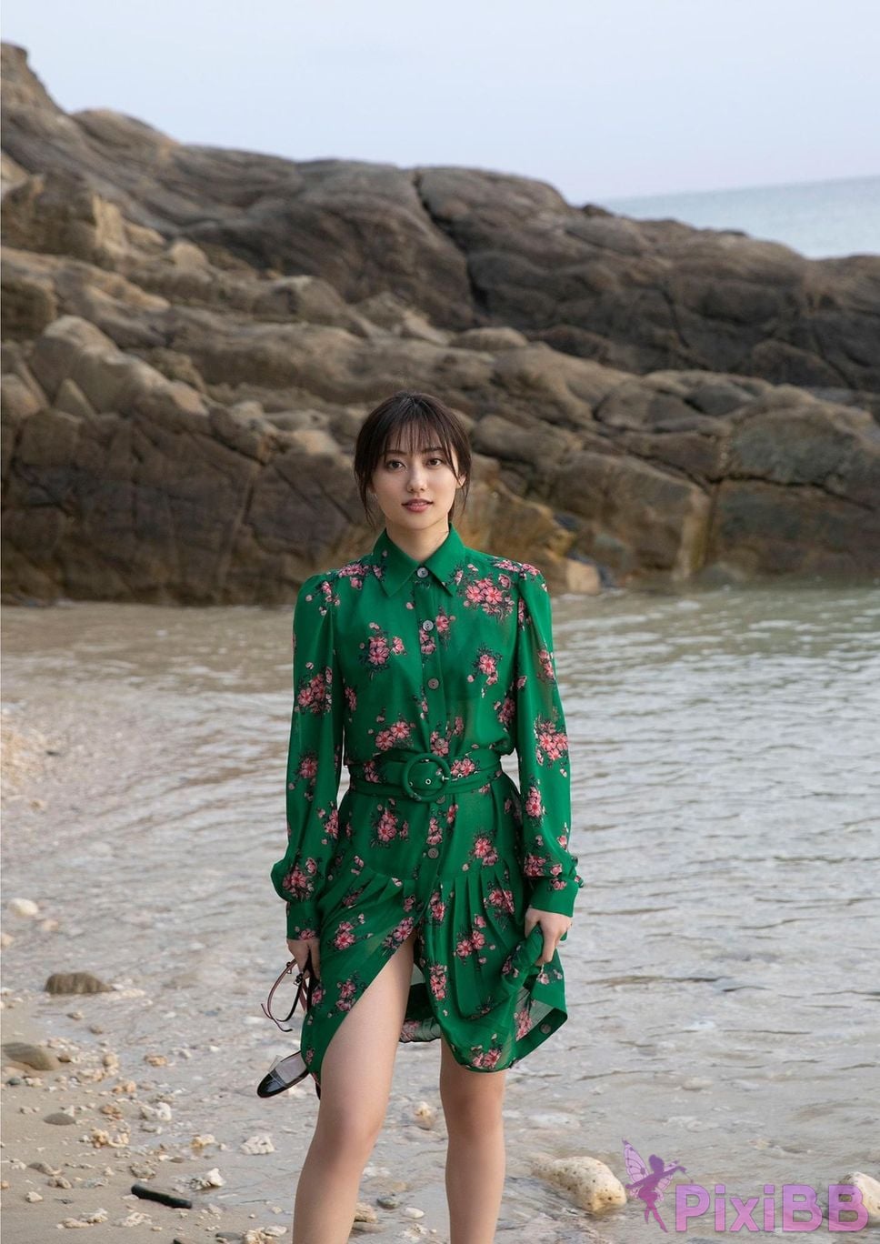 Japanese Idol Okuyama Kazusa Brilliant Body Spisan gravure photo book PixiBB.COM 035