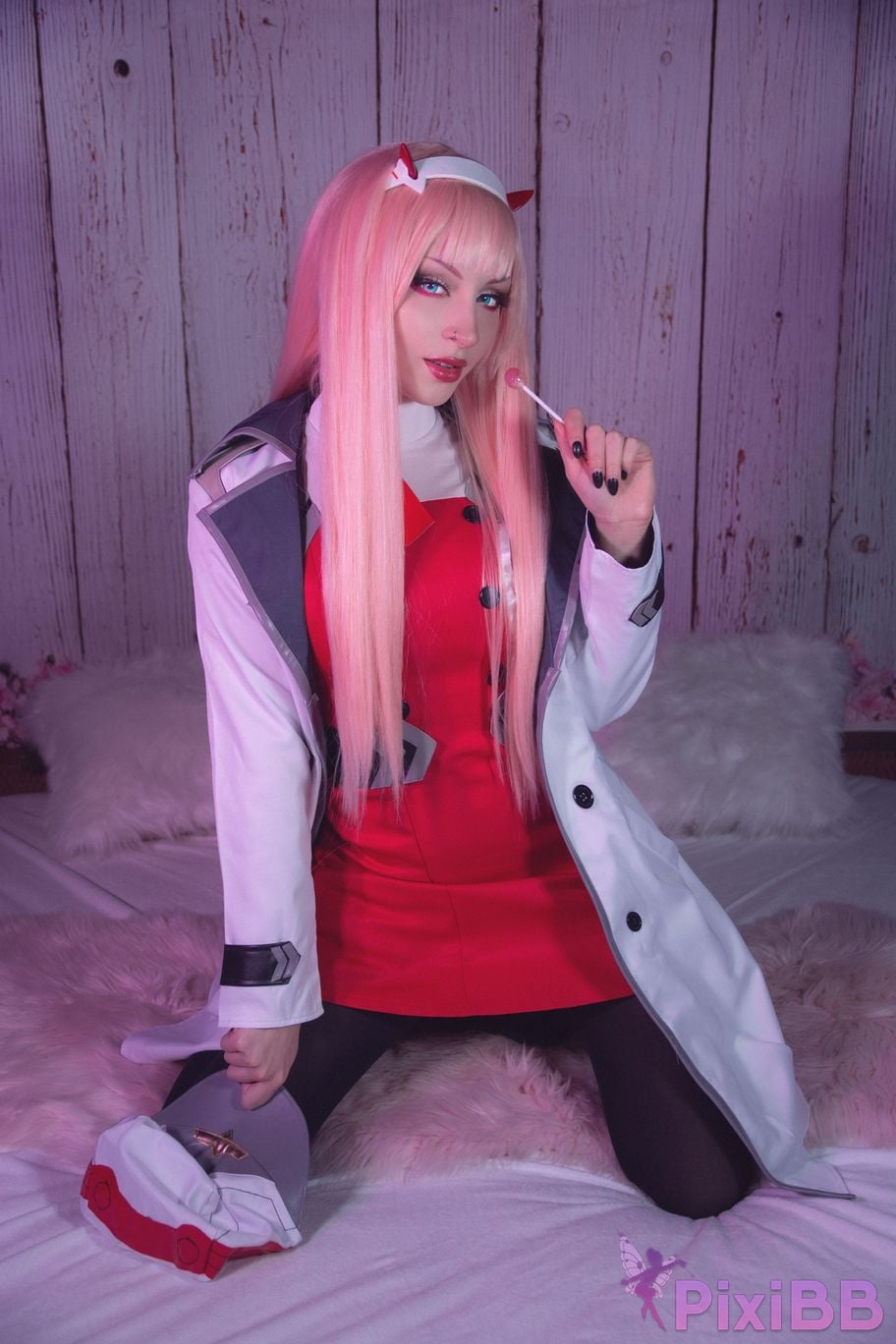 ShiroKitsune Zero Two PixiBB.COM 33
