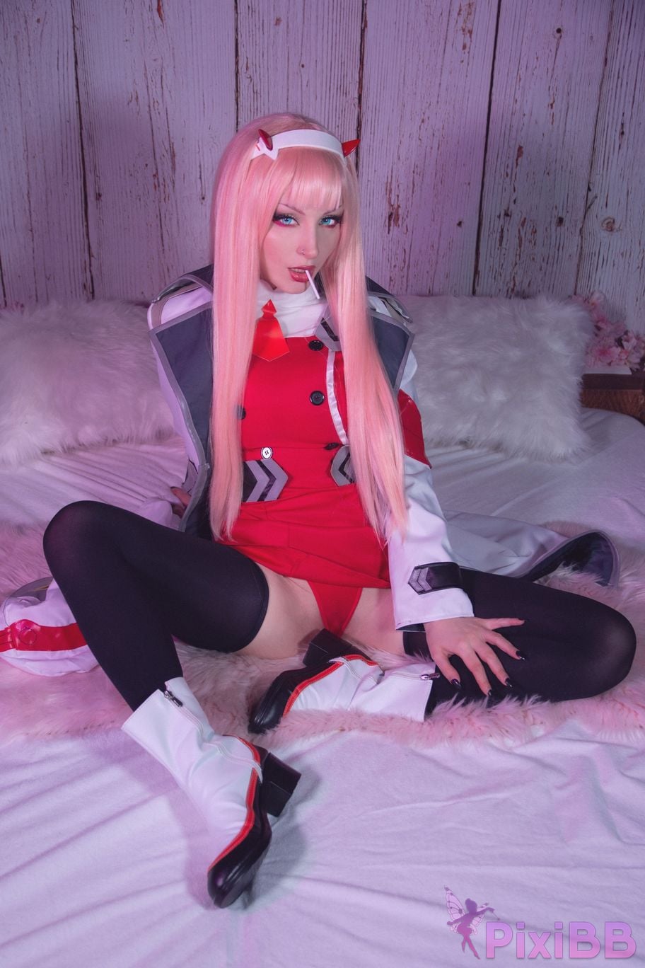 ShiroKitsune Zero Two PixiBB.COM 44