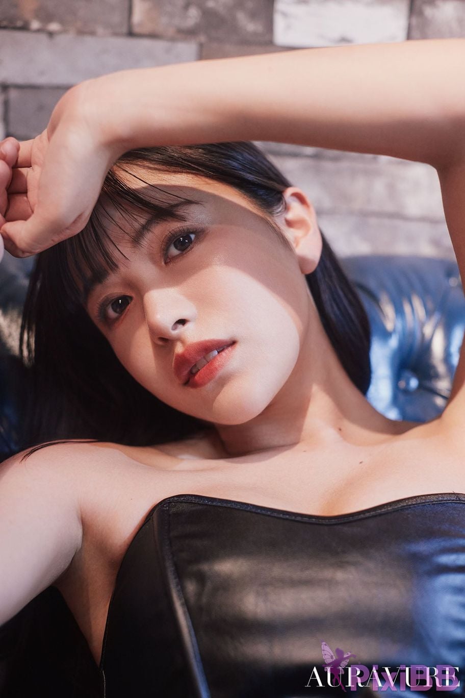 Japanese Idol Takara Suzuki Hijiri aura bule magazine 2 PixiBB.COM 069