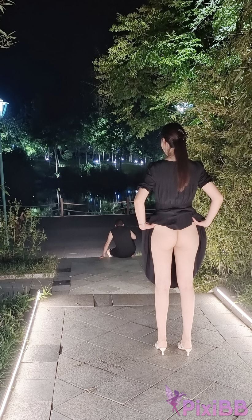 OtherXXX Qinger beautiful butt exposed in front of others Seducing the old man PixiBB.COM 010