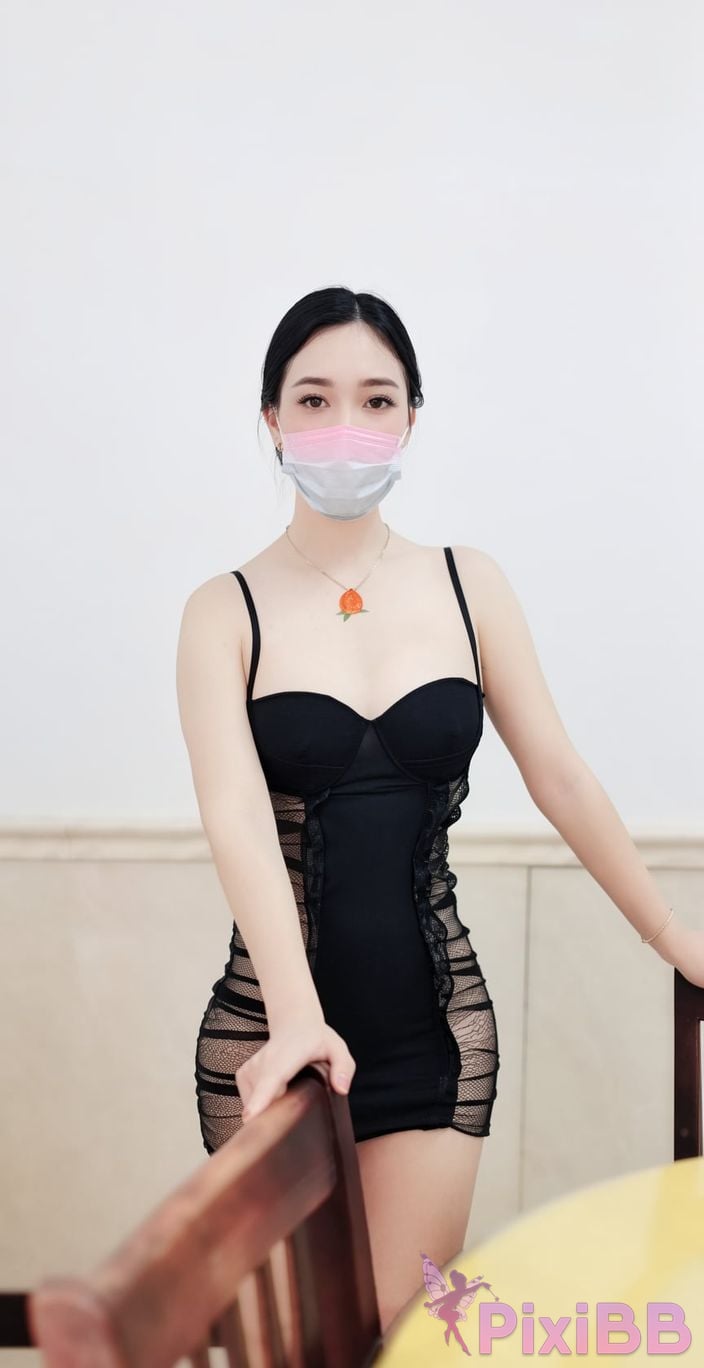 OtherXXX Qinger beautiful butt exposed in front of others Seducing the old man PixiBB.COM 079