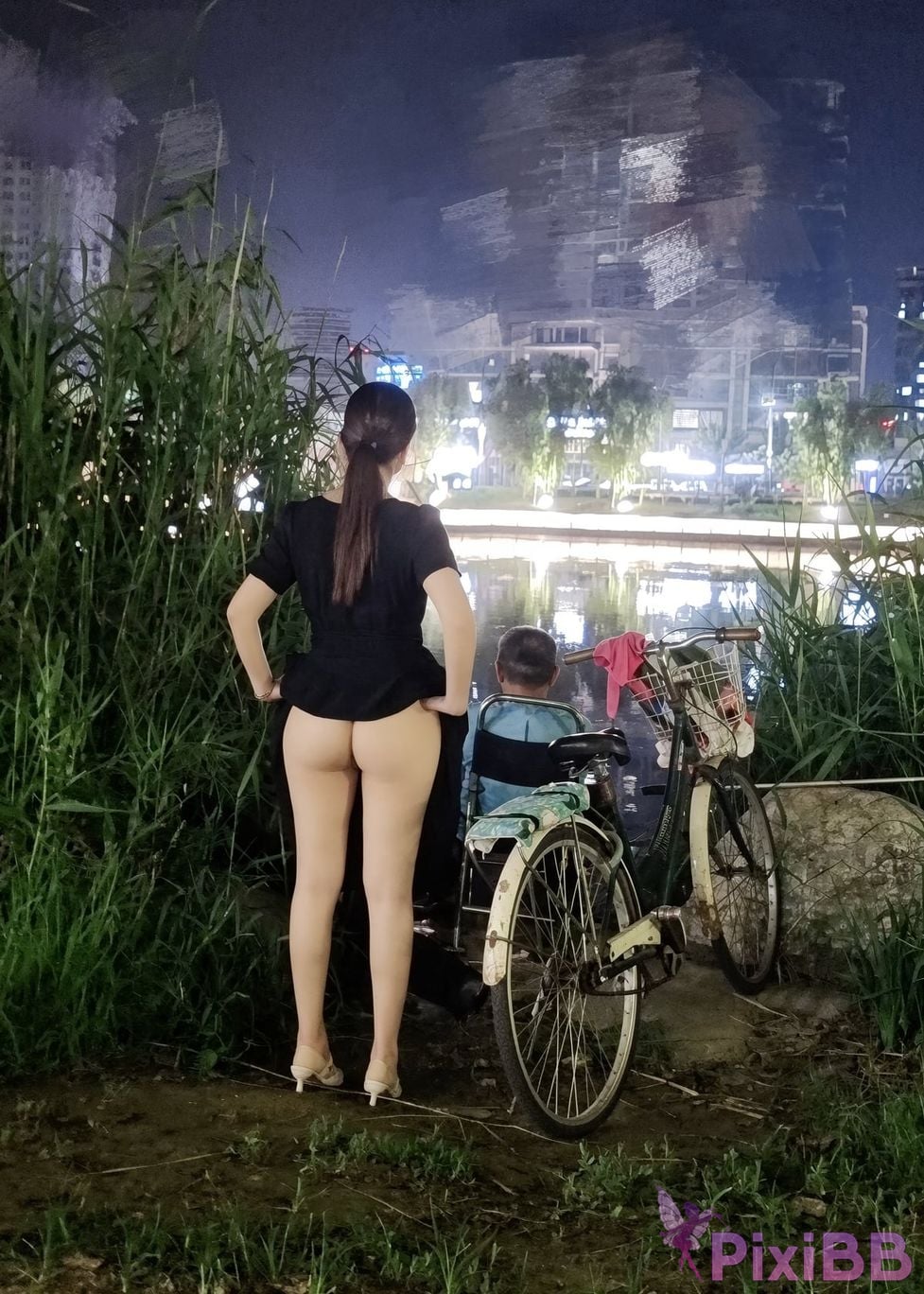 OtherXXX Qinger beautiful butt exposed in front of others Seducing the old man PixiBB.COM 094