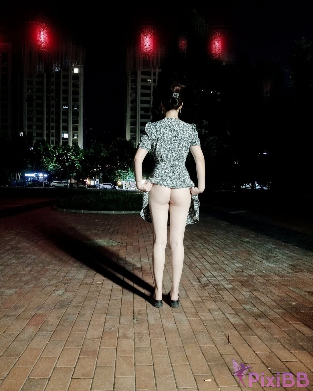 OtherXXX Qinger beautiful butt exposed in front of others Seducing the old man PixiBB.COM 202