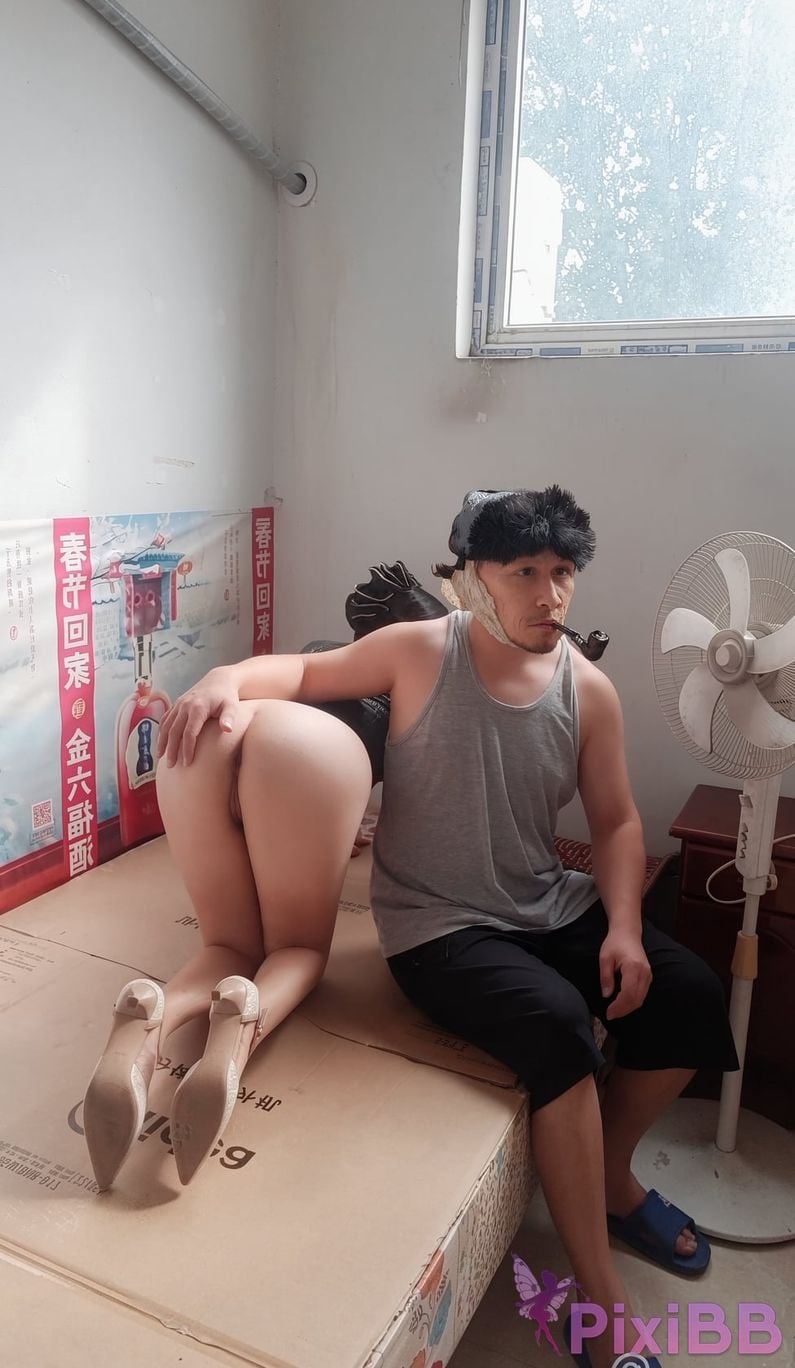OtherXXX Qinger beautiful butt exposed in front of others Seducing the old man PixiBB.COM 239