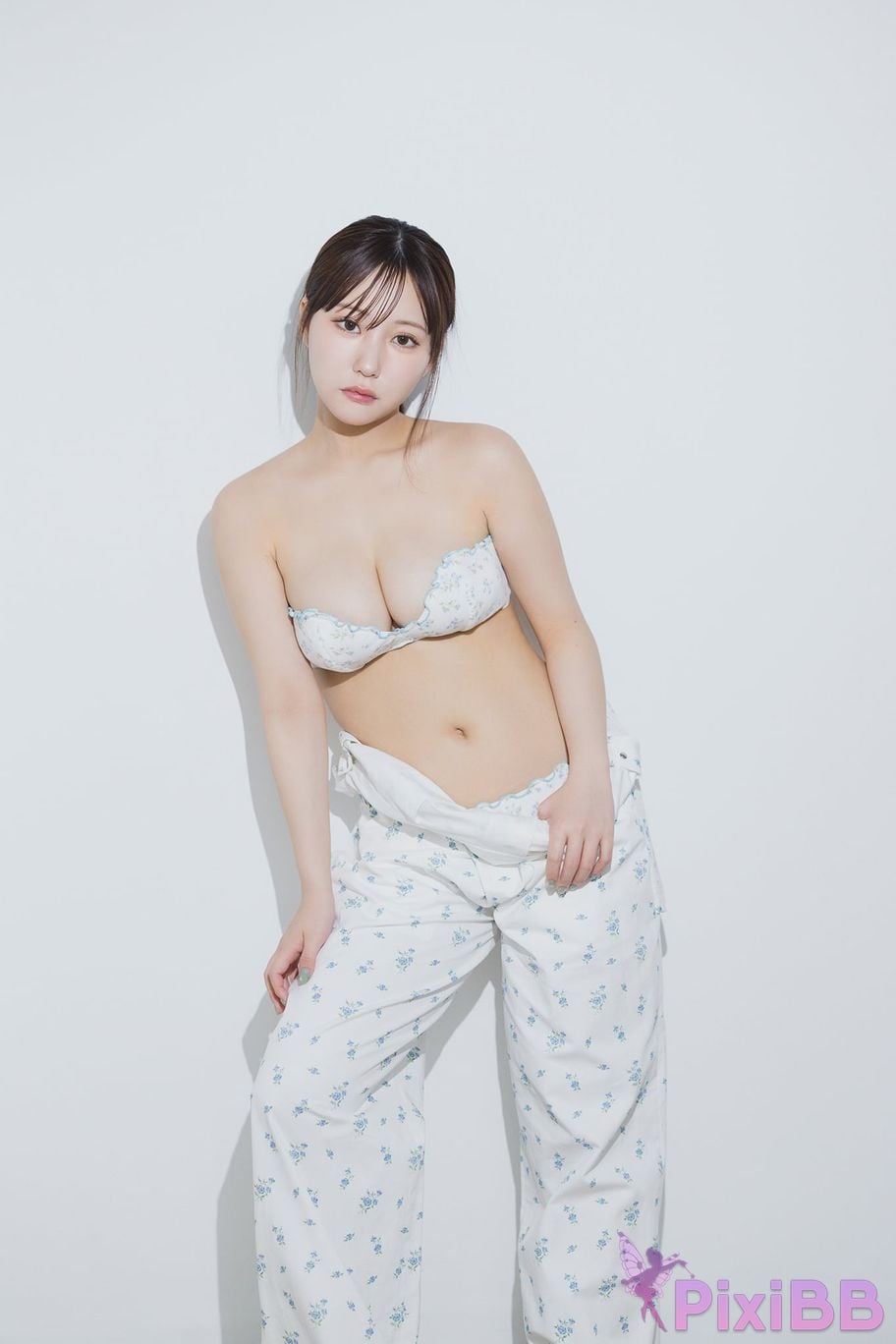 Japanese Idol Miku Tanaka Expanded version Complete 50P Yanmaga Other YM2026 Issue 1 Unpublished Cut digital photo book PixiBB.COM 036