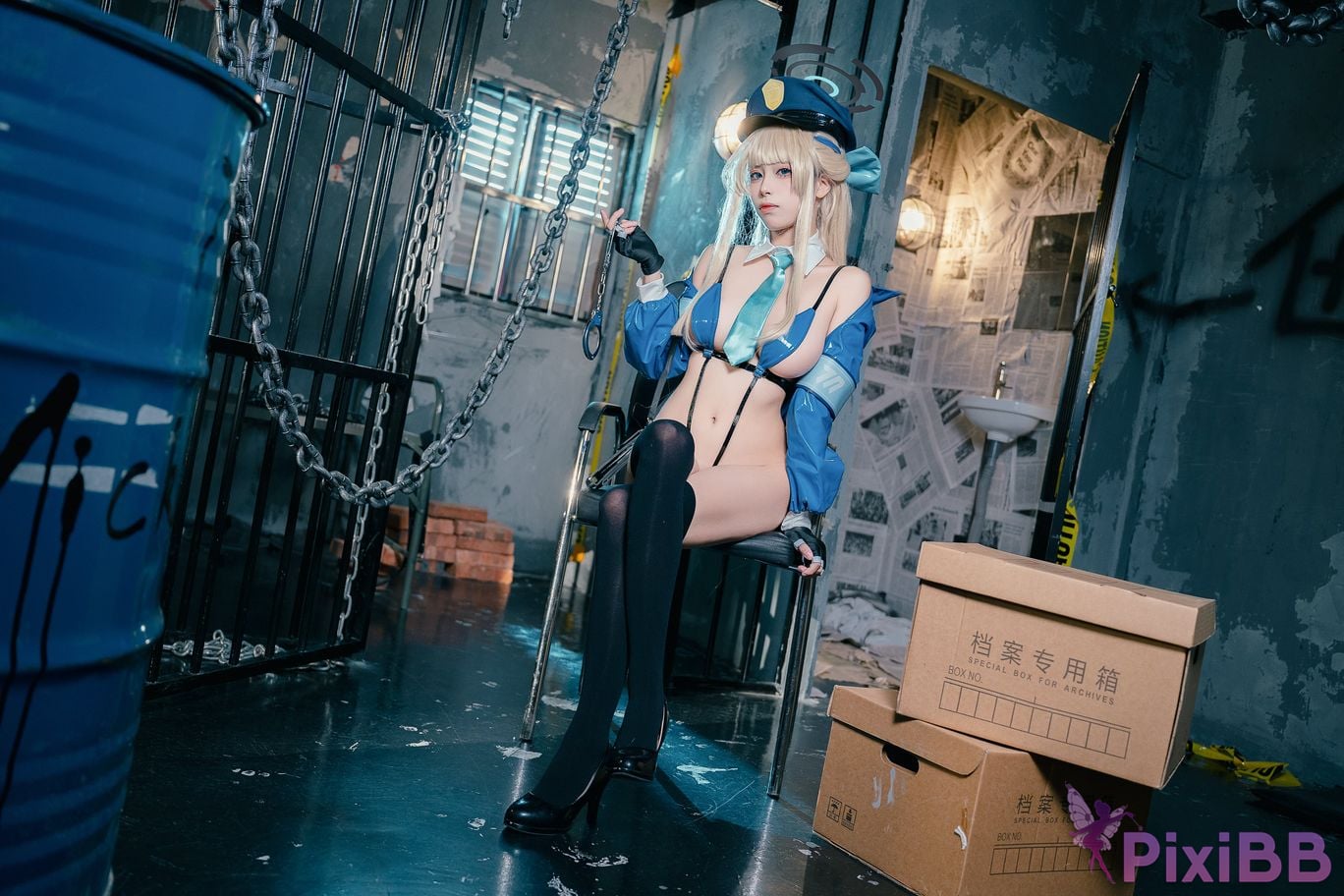 Coser Blue Archives Female policeman during the flying bird PixiBB.COM 003
