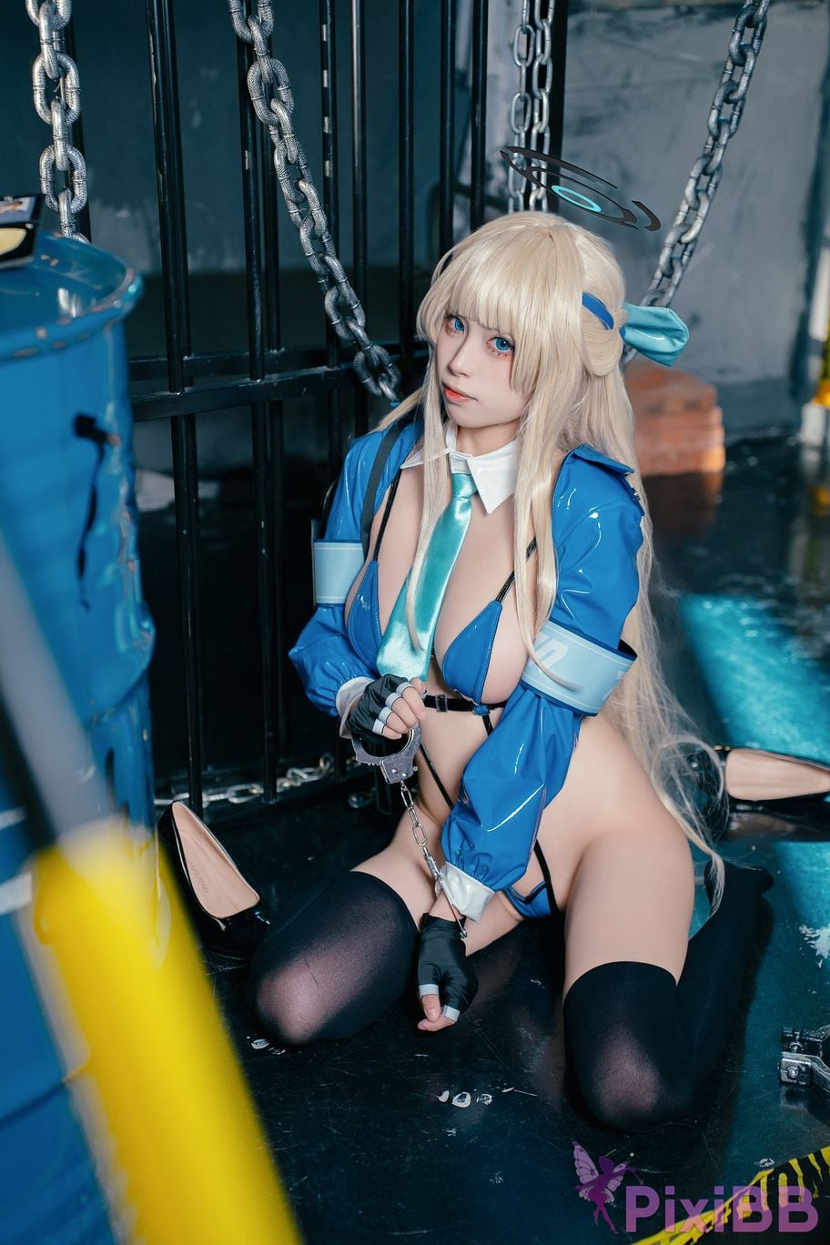 Coser Blue Archives Female policeman during the flying bird PixiBB.COM 022