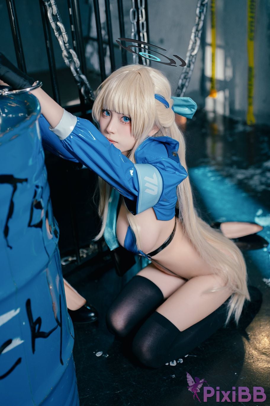 Coser Blue Archives Female policeman during the flying bird PixiBB.COM 026