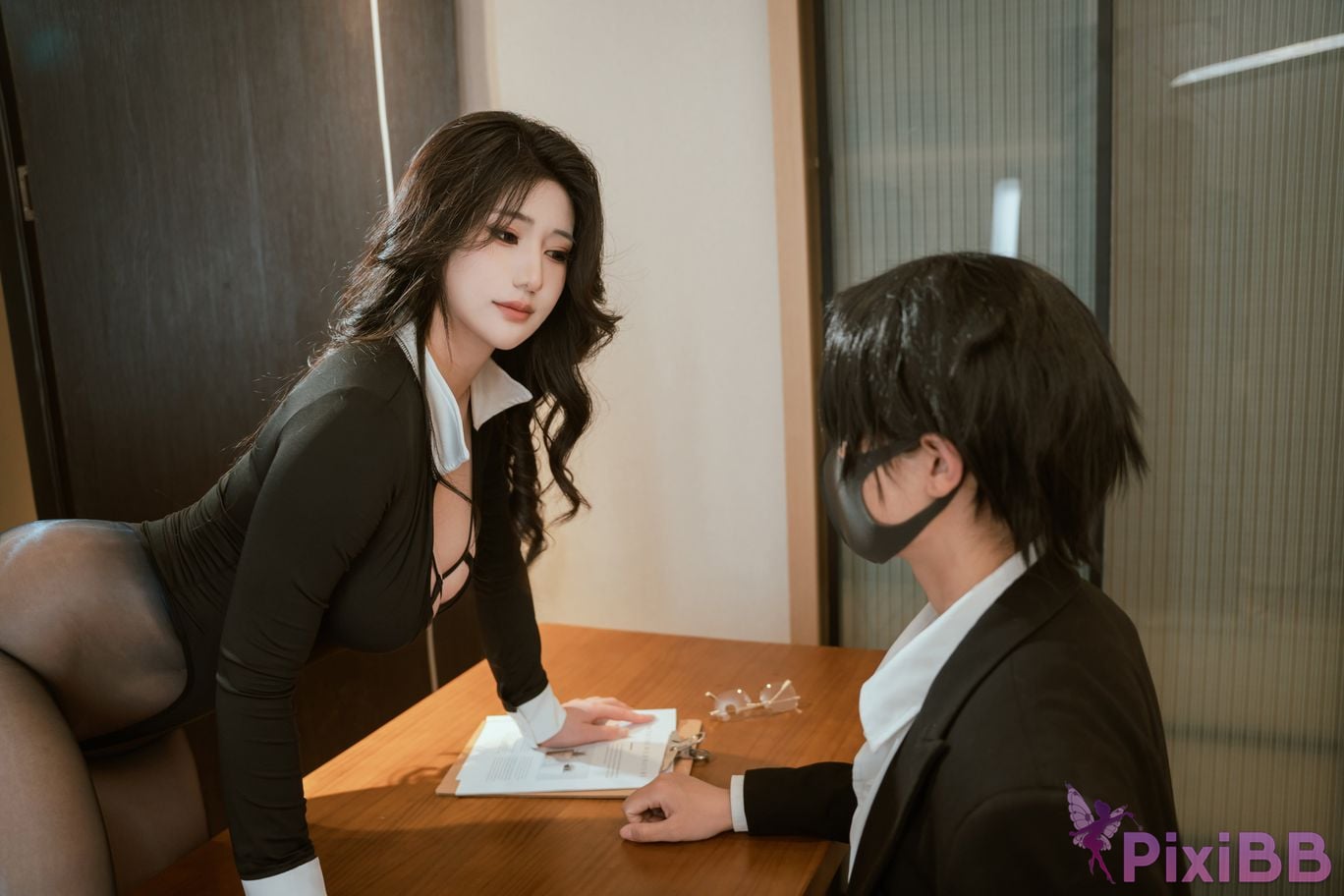 Cosplayer Xinglan is Lanlan and her name Lanmei. Spicy female secretary PixiBB.COM 051