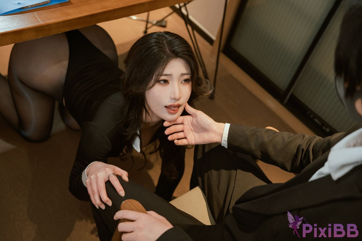 Cosplayer Xinglan is Lanlan and her name Lanmei. Spicy female secretary PixiBB.COM 058