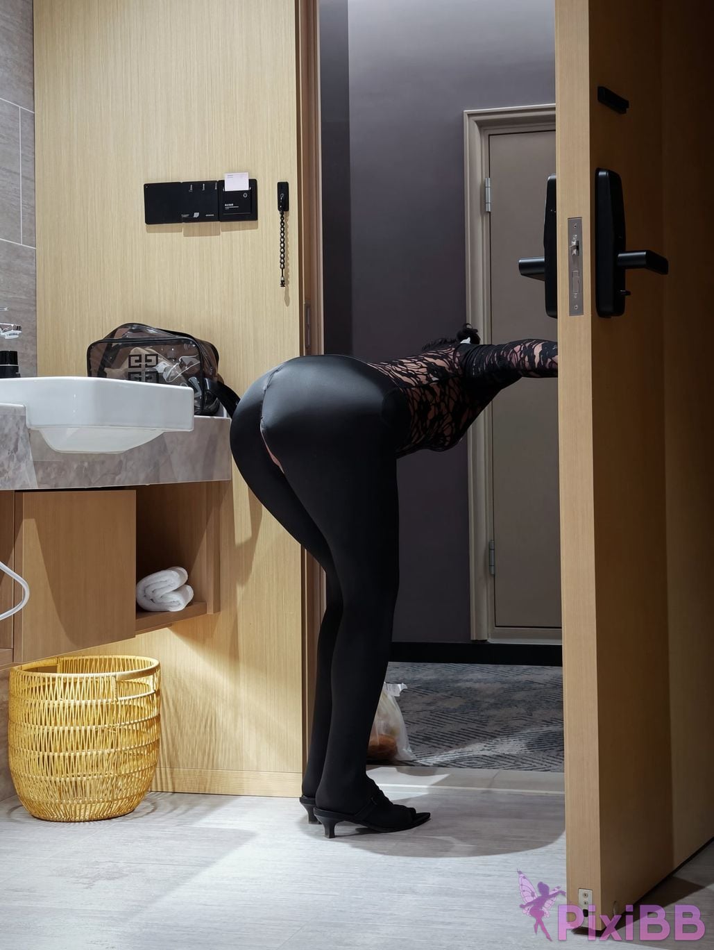 OtherXXX HESRTLESS Top slutty wife reveals too much P Private photography benefits PixiBB.COM 001