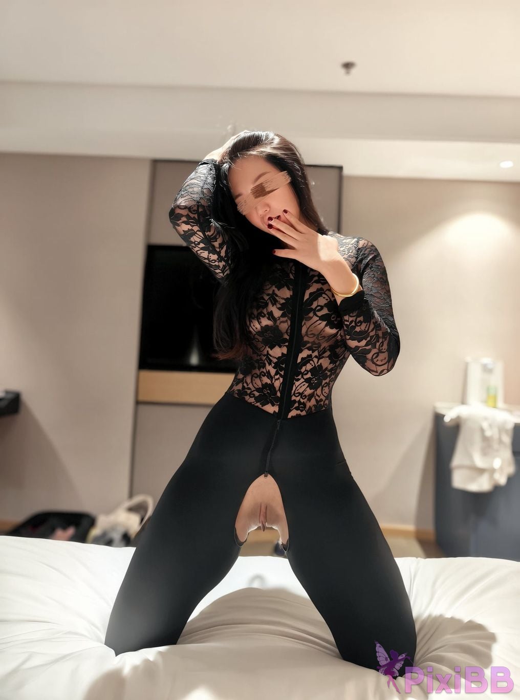 OtherXXX HESRTLESS Top slutty wife reveals too much P Private photography benefits PixiBB.COM 114